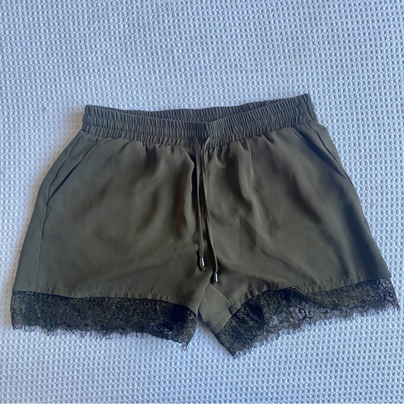 Lace trim shorts - Picture 1 of 2